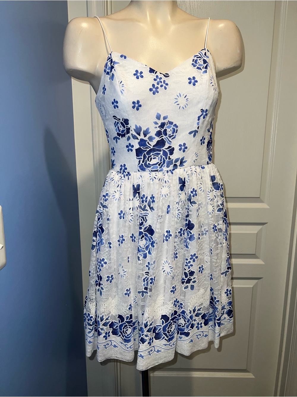 Aqua White & Blue Floral Eyelet Sundress size Medium